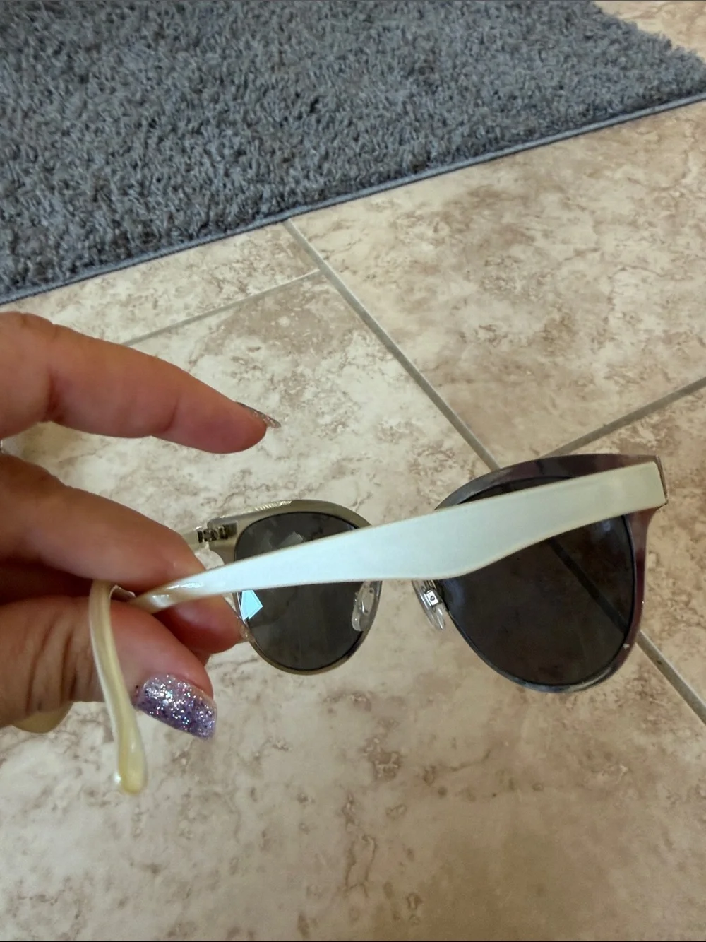 Unbranded silver mirror sunglasses